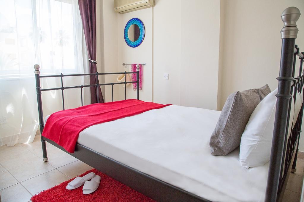 Paphos Love Nest Apartment Room photo