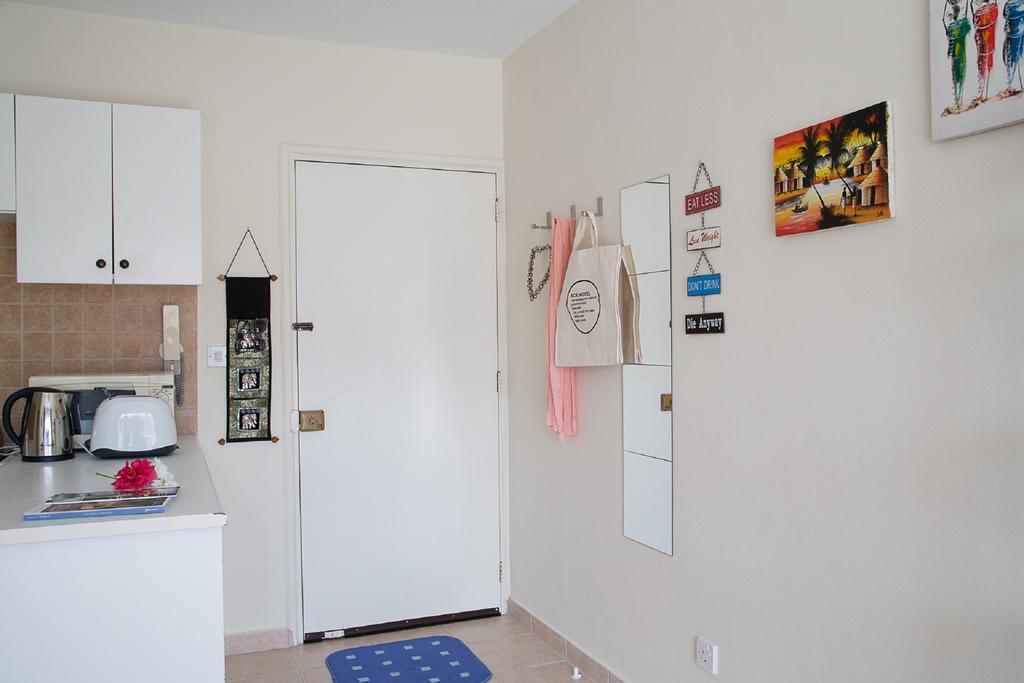 Paphos Love Nest Apartment Room photo