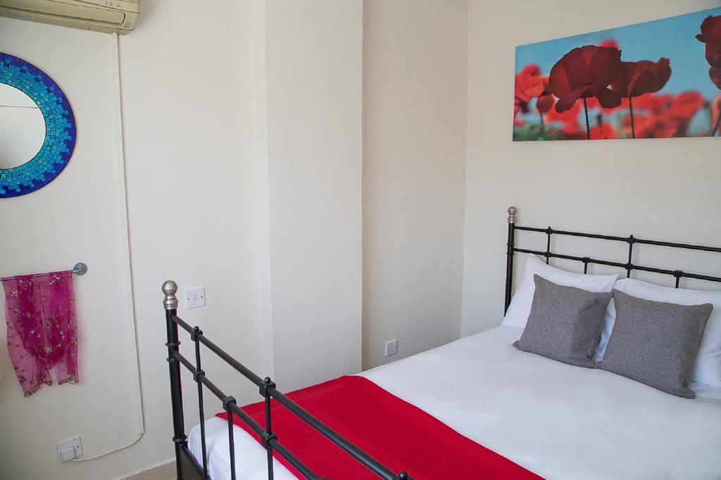 Paphos Love Nest Apartment Room photo